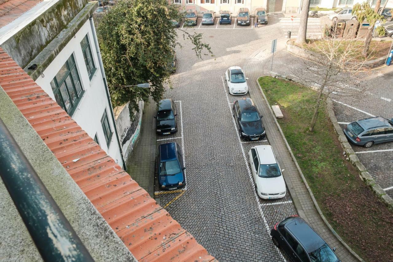 Apartment With Balcony In The Square Porto Eksteriør billede