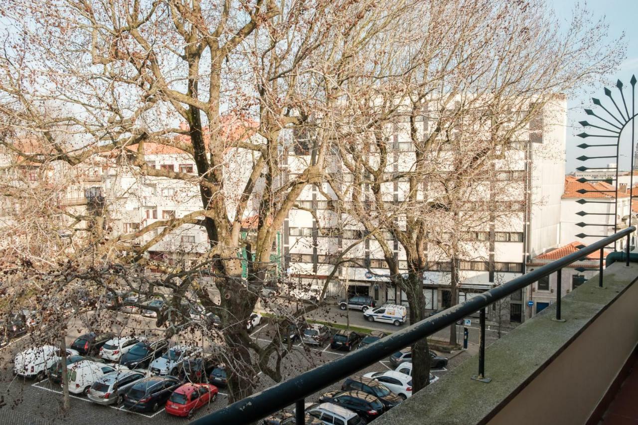 Apartment With Balcony In The Square Porto Eksteriør billede