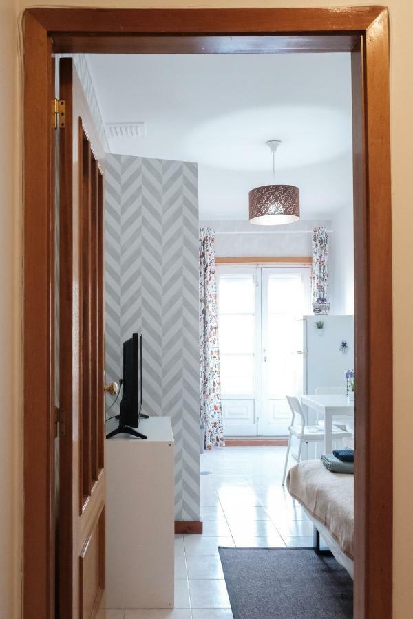 Apartment With Balcony In The Square Porto Eksteriør billede