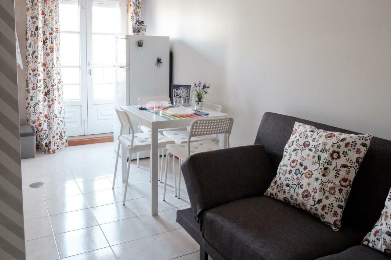 Apartment With Balcony In The Square Porto Eksteriør billede